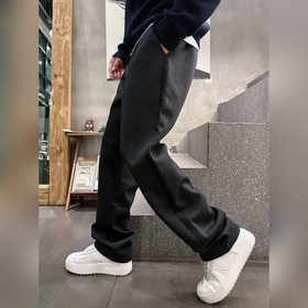 Loewe 2026 Осень/Зима Новые брюки в с