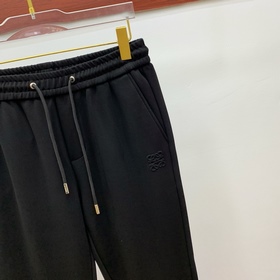 Эксклюзивные новые брюки Loewe в стиле