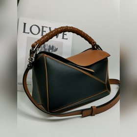 Loewe Puzzle отличается характерной пл