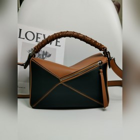 Loewe Puzzle отличается характерной пл