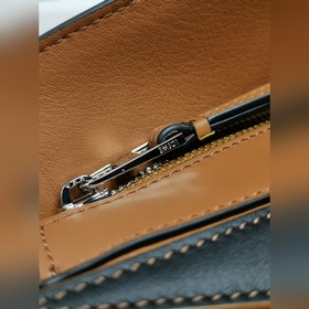 Loewe Puzzle отличается характерной пл