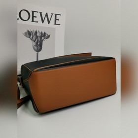 Loewe Puzzle отличается характерной пл