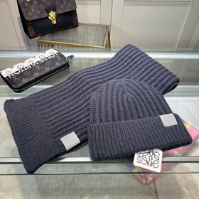Новинка от Loewe — «Маленькая красная 