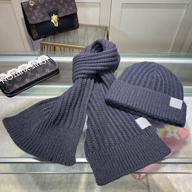 Новинка от Loewe — «Маленькая красная 