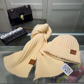 Новинка от Loewe — «Маленькая красная 