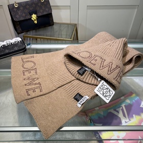 Новинка от Loewe — «Маленькая красная 