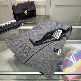 Новинка от Loewe — «Маленькая красная 