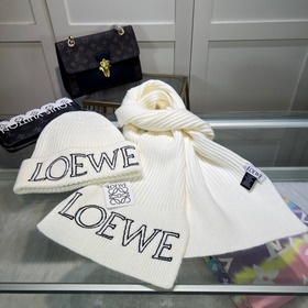 Новинка от Loewe — «Маленькая красная 