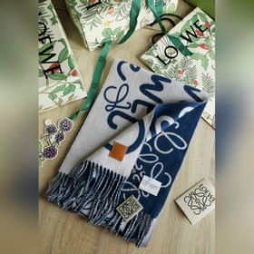 Шарф Loewe Graffiti    Сравнивая м
