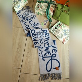 Шарф Loewe Graffiti    Сравнивая м