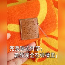 Шарф Loewe Graffiti    Сравнивая м
