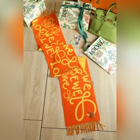 Шарф Loewe Graffiti    Сравнивая м