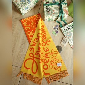 Шарф Loewe Graffiti    Сравнивая м