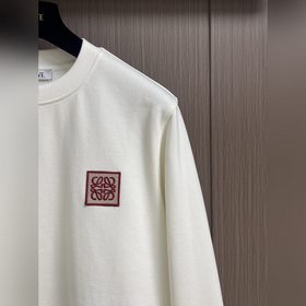 Свитшот с круглым вырезом и вышитым па