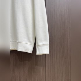Свитшот с круглым вырезом и вышитым па