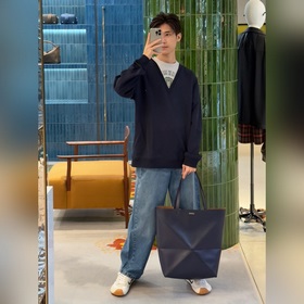 LOEWE Свитшот с V-образным вырезом и в