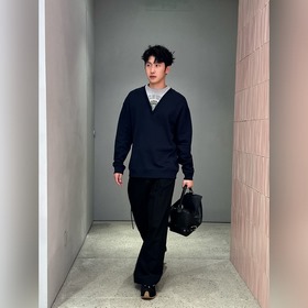 LOEWE Свитшот с V-образным вырезом и в