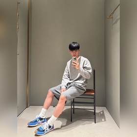 LOEWE Свитшот с V-образным вырезом и в