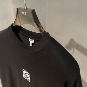 LOEWE. Новая длиннорукавная рубашка из