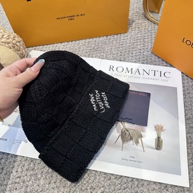 Товары Louis Vuitton, вязаная шерстяна