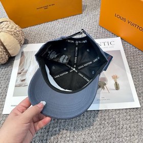 Бейсболка Louis Vuitton Новая бейсболк
