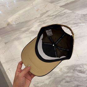 Бейсболка Louis Vuitton Легкая и дышащ
