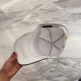 Бейсболка Louis Vuitton Легкая и дышащ