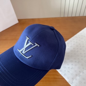 Бейсболка Louis Vuitton Новая бейсболк