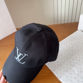 Бейсболка Louis Vuitton Новая бейсболк