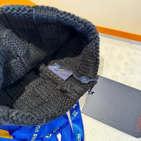 Новая шерстяная шапка Louis Vuitton, б