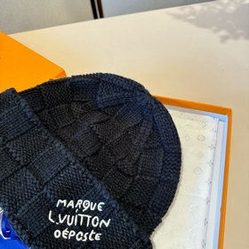 Новая шерстяная шапка Louis Vuitton, б