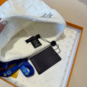 Новая шерстяная шапка Louis Vuitton, б