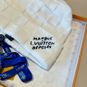 Новая шерстяная шапка Louis Vuitton, б