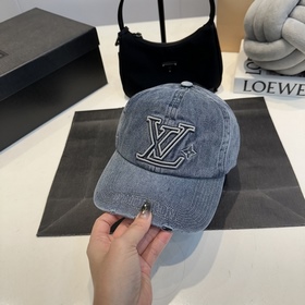 Бейсболка Louis Vuitton Новая бейсболк