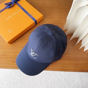 Бейсболка Louis Vuitton Новая бейсболк