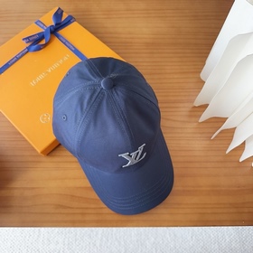 Бейсболка Louis Vuitton Новая бейсболк