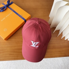 Бейсболка Louis Vuitton Новая бейсболк