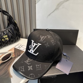 Бейсболка Louis Vuitton Новая бейсболк