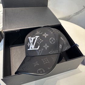Бейсболка Louis Vuitton Новая бейсболк