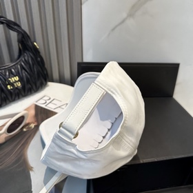 Бейсболка Louis Vuitton Новая бейсболк
