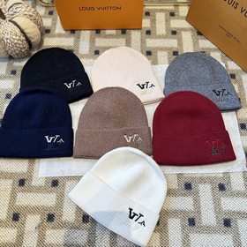 Ассортимент бутика Louis Vuitton, вяза