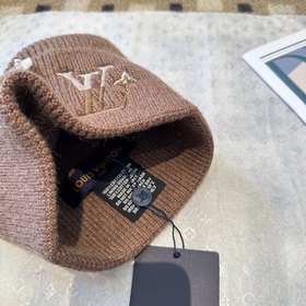 Ассортимент бутика Louis Vuitton, вяза
