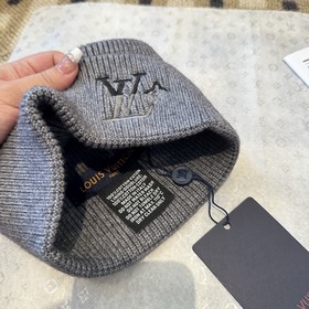 Товары Louis Vuitton, вязаная шерстяна