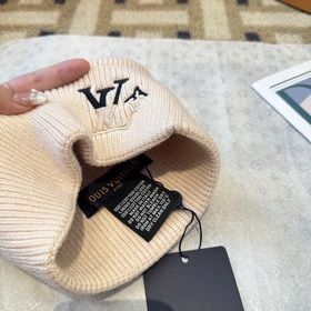 Товары Louis Vuitton, вязаная шерстяна