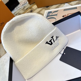 Товары Louis Vuitton, вязаная шерстяна