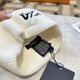 Товары Louis Vuitton, вязаная шерстяна