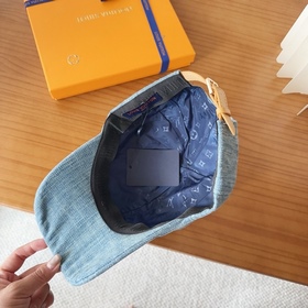 Бейсболка Louis Vuitton Легкая и дышащ