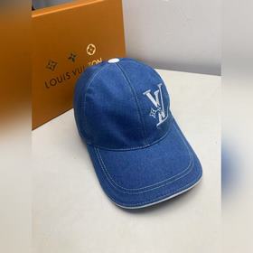 Новое поступление в комплекте с коробк