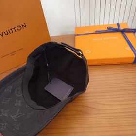 Бейсболка Louis Vuitton Легкая и дышащ
