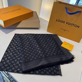 Новый шарф Petit Louis украшен жаккард